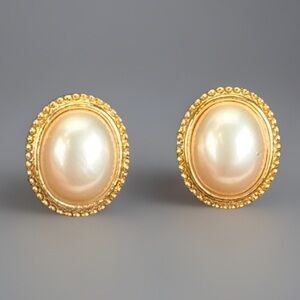 Elegant Vintage Goldtone and Faux Pearl Cream Clip-On Earrings